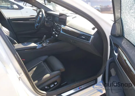 2021 BMW 530E из США, поврежденный, VIN WBA13AG00MCG65301